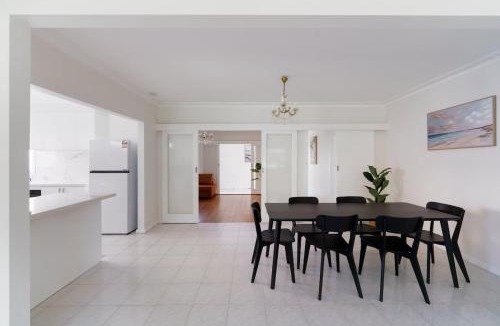 Mount Waverley House | Entire Cozy 4BR with 2 Ensuites House Mt Waverley