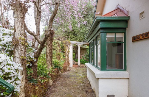 Upper Ferntree Gully Villa | Entire executive villa in Upper Ferntree Gully sleeps 10