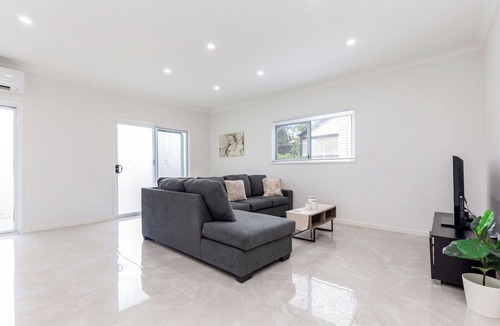 Highgate Hill House | Entire House close to CBD South Bank