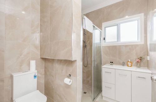 Highgate Hill House | Entire House close to CBD South Bank