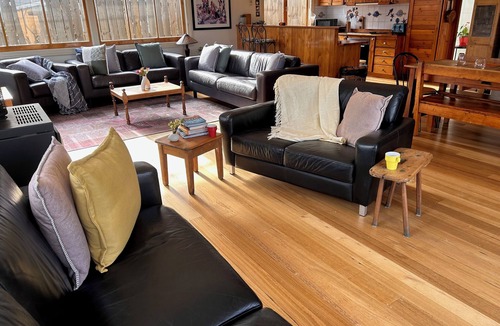 Dodges Ferry House | Entire House, Virtual Waterfront, 5 bedrooms, Sleeps from 2 to 9 guests