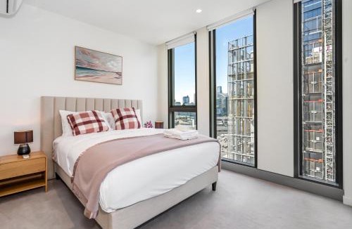 South Melbourne Apartment | Entire Luxury Apartment City Views