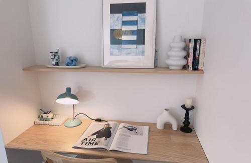Bentleigh House | Entire Modern Cozy Pet Friendly 1BR in Prime Bentleigh Garage, Bath, Walk to Station & Shops