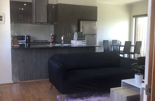 Broadmeadows House | Entire two bedroom Beautiful Townhouse