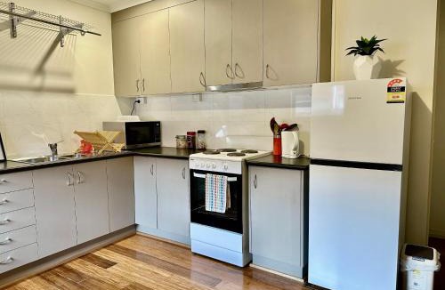 Penguin House | Entire Unit in Penguin with Free Parking