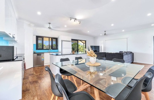 Rosebery House | Epic Elevated Escape 5 Bedrooms Saltwater Pool