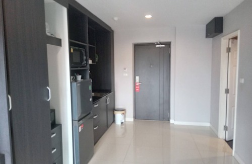Pratumnak Hill Apartment | Equipped 30 m² studio in secure residence with swimming pool & beach 700m away !
