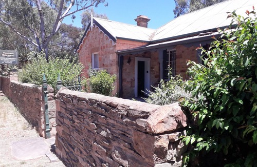 Upper Wakefield Cottage | Escape & Step Back in Time. Spa Wood Fire 4 Poster Bed! Mintaro Hideaway Scholar
