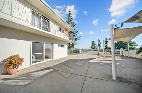 West Beach Apartment | Esplanade Apartments | Ocean View Beachfront | West Beach