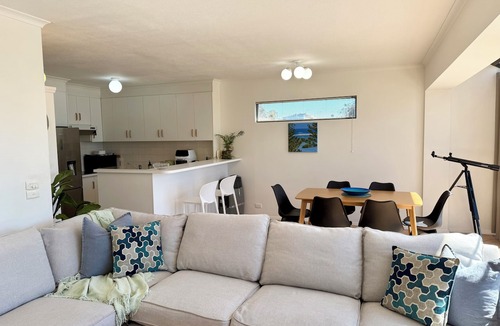 Torquay Apartment | Esplanade Elegance: 2 BR, 1.5 BA Apartment in Torquay, Sleeps 5
