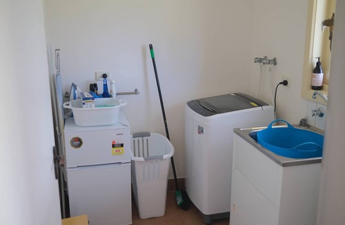 Middleton House | Esplanade Escape, Beachfront, Whale Watching, Surf