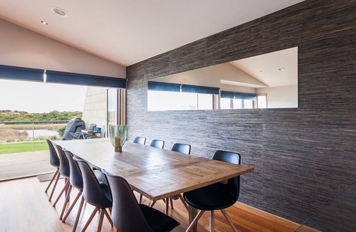 Torquay House | Esplanade Frontage 219a Sea Views Steps to the beach