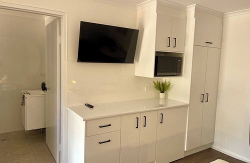 Armidale City Centre Hotel | Estelle Kramer Motor Inn