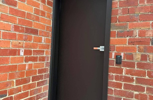 Oakleigh Apartment | Everything at your doorstep. Close to Monash University and Monash Hospital.