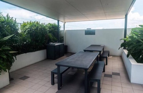 Mackay Apartment | Excellent Location - Modern Hotel Room in Mackay!
