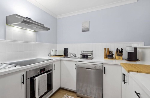 Northbridge Apartment | Exclusive Northbridge Apt Near to RAC Arena