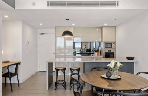 Woolloongabba Apartment | Executive 2-Bed with Stadium View, Great Amenities