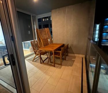 Capital Hill Apartment | Executive 2B2B Luxury Apartment Barton- 7-10 min walk to PH, M-Oval & Lake BG