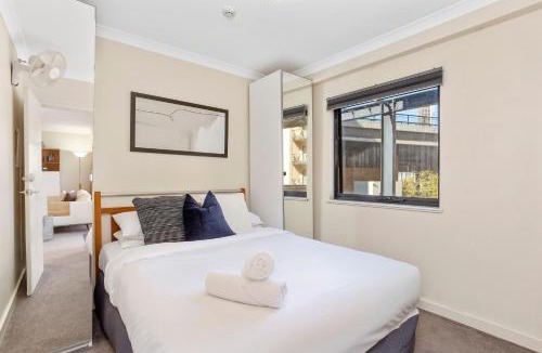 Perth Central Business District Apartment | Executive 2BR Suite on Mounts Bay Road