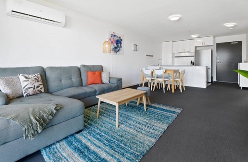 Sunshine Apartment | Executive and Spacious Apartment with Balcony
