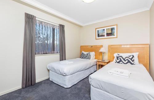 Perth Central Business District Apartment | Executive Apartment, Parking, Pool in Perth