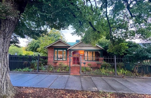 Albury House | Executive Cottage, Luxe 1930s Stay in the Heart