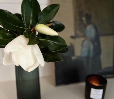 Albury House | Executive Cottage, Luxe 1930s Stay in the Heart