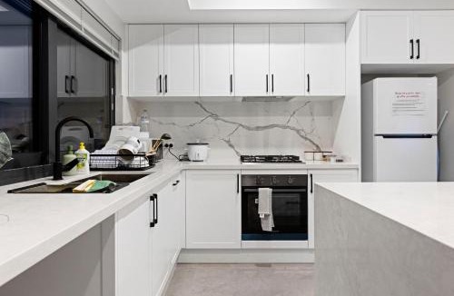 St James House | Executive Entire House-Walk to Curtin Uinversity-3x2 up for 4 People