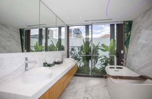 Perth Central Business District Hotel | Executive King Room - Quinn’s Botany Boutique K04