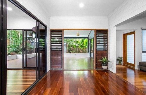 Rural View Bed & Breakfast | Executive Tropical Property - Whitsundays