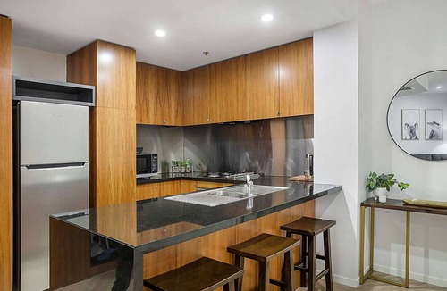 Southbank Apartment | Executive Unit with Pool and Gym near Riverfront
