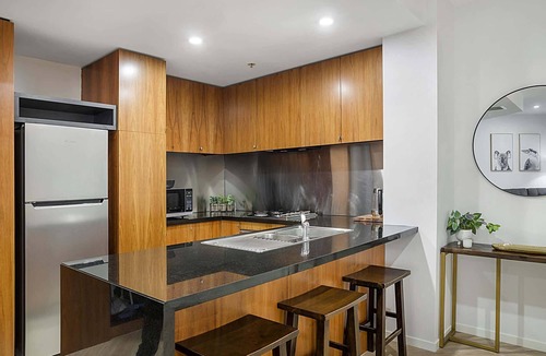 Southbank Apartment | Executive Unit with Pool and Gym near Riverfront