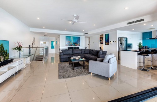 Hamilton Island Villa | Experience the ultimate oceanfront holiday at Villa 5 The Edge Hamilton Island