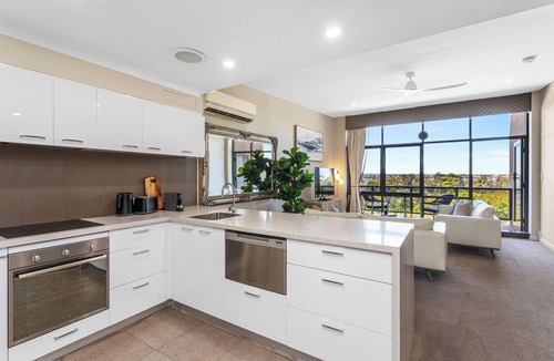 Perth Central Business District Apartment | Experience the perfect blend of urban convenience and natural beauty in this spacious, light-filled 3-bedroom apartment. Situated on the doorstep of Kings Park and the Swan River, this home offers a tranquil retreat right in the heart of Perth.