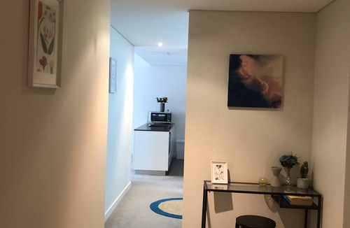 Lane Cove North Apartment | Exquisite 1 Bedroom Plus Study +Parking, Close to CBD