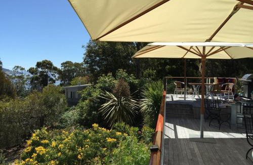 Coningham House | Exquisite Waterfront Oasis Near Bruny Hobart