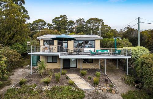 Coningham House | Exquisite Waterfront Oasis Near Bruny Hobart