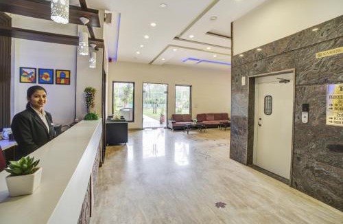 Rau Hotel | FabHotel Bee Town - AB Road