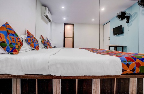Bandra West Hotel | Fabhotel Blue Light