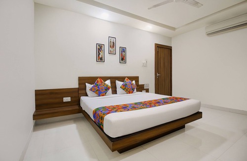 Bhopal Hotel | FabHotel Comfortable Stay