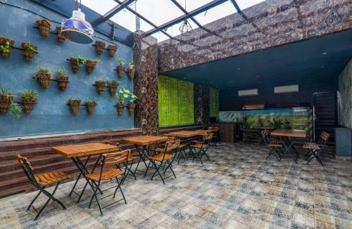 Varanasi Hotel | FabHotel Lemon Grass - Assi Ghat