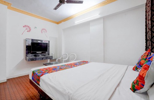 Pune Hotel | FabHotel Raj