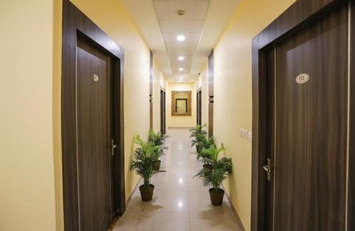 Lucknow Hotel | FabHotel Trijal Inn