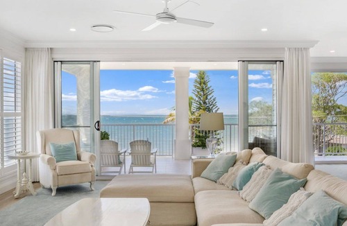 Scarborough House | Fabulous Flinders - On Queens beach