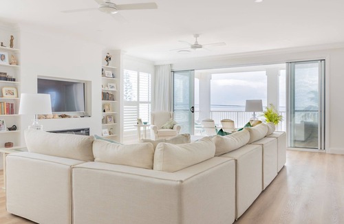 Scarborough House | Fabulous Flinders - On Queens beach