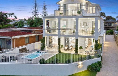 Scarborough House | Fabulous Flinders - On Queens beach