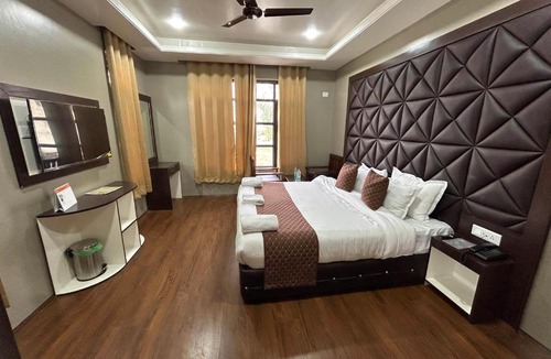 Srinagar Hotel | Fair Mount, Airport Road, Humhama Srinagar