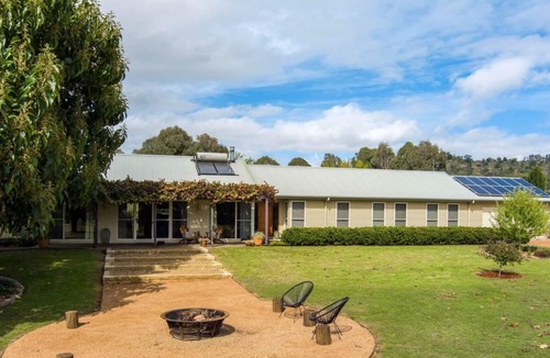St Fillans House | Fairleys Mudgee - Minutes to Wineries & Great for Families