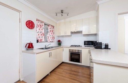 Mosman Park Apartment | Fairlight Breeze – Bright Coastal Apartment near Beach, Cafés & Train