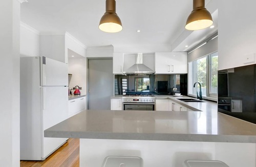 Safety Beach House | Fairway Views | Pet Friendly Beach Retreat